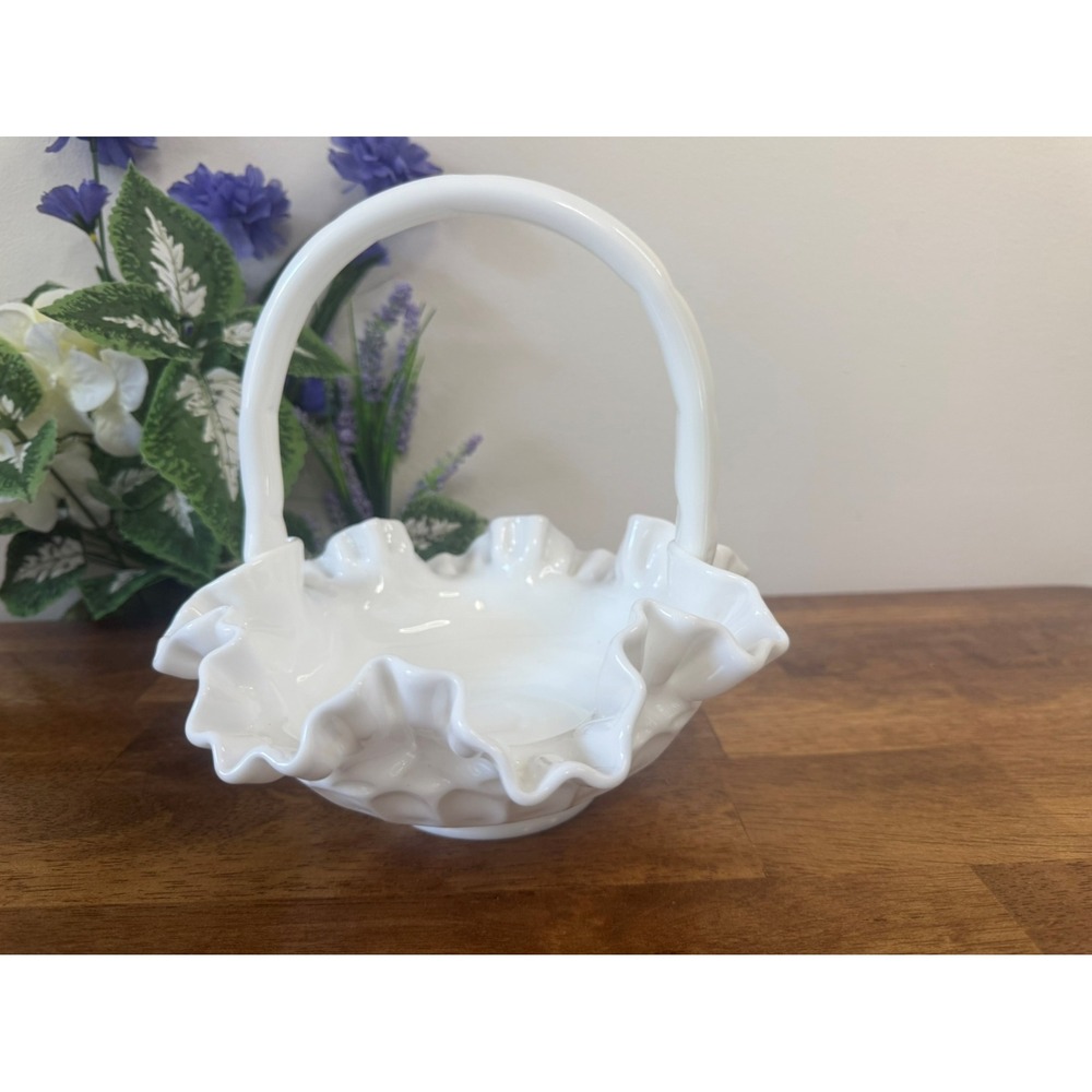 Vintage‎ White Milk Glass Basket Ruffled Edge Handle Wedding Centrepiece Dish